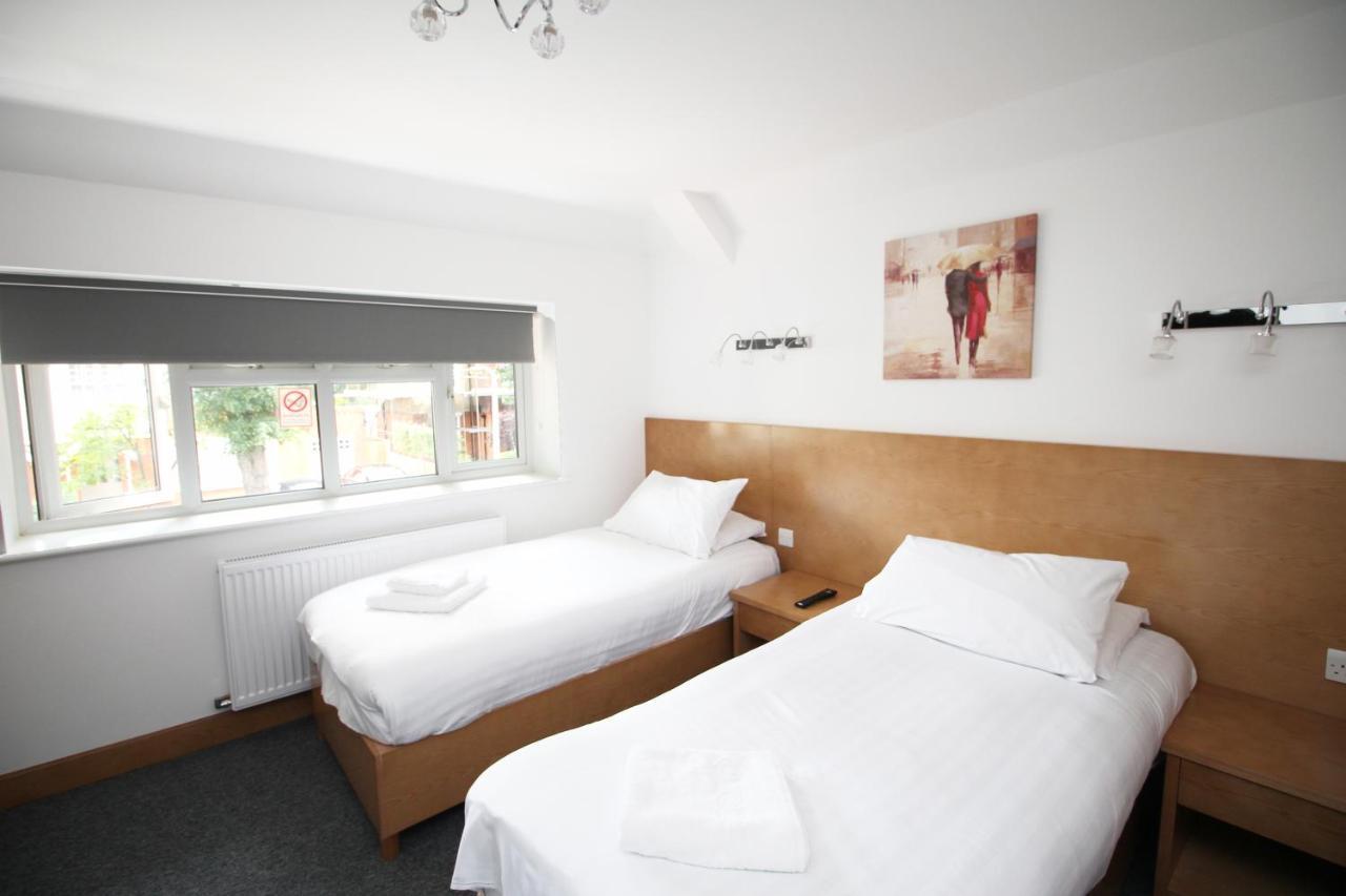 Flexistay Aparthotel Sutton Sutton  Bagian luar foto